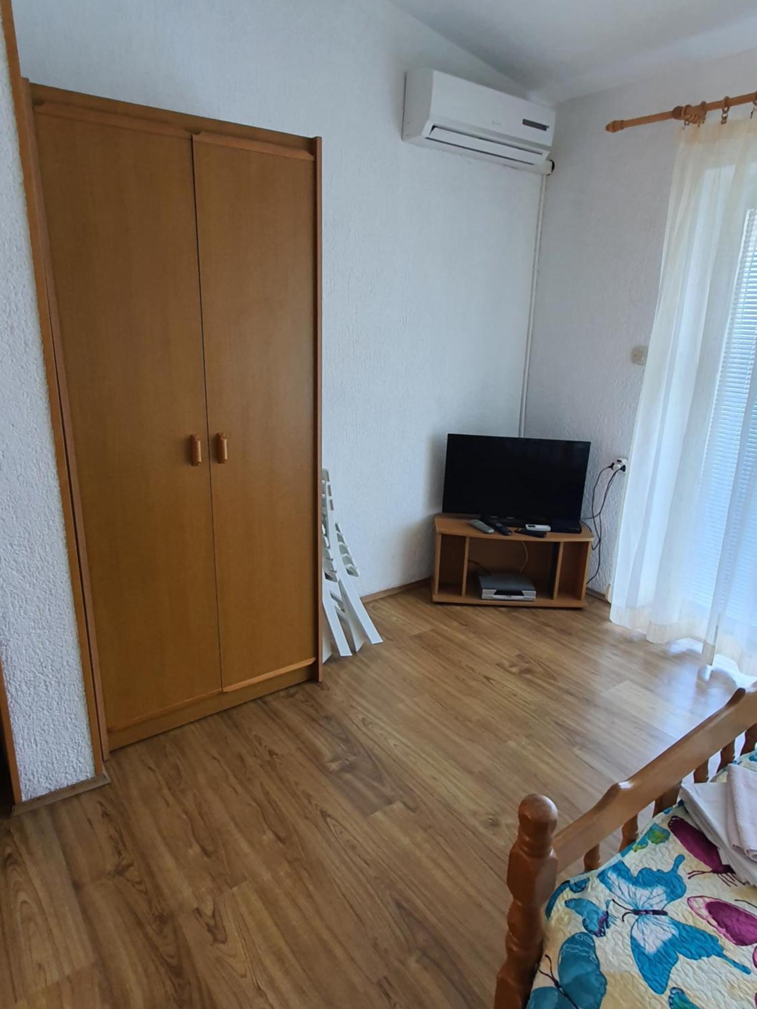 Apartments - Buffet 2B Sveti Juraj Ruang foto